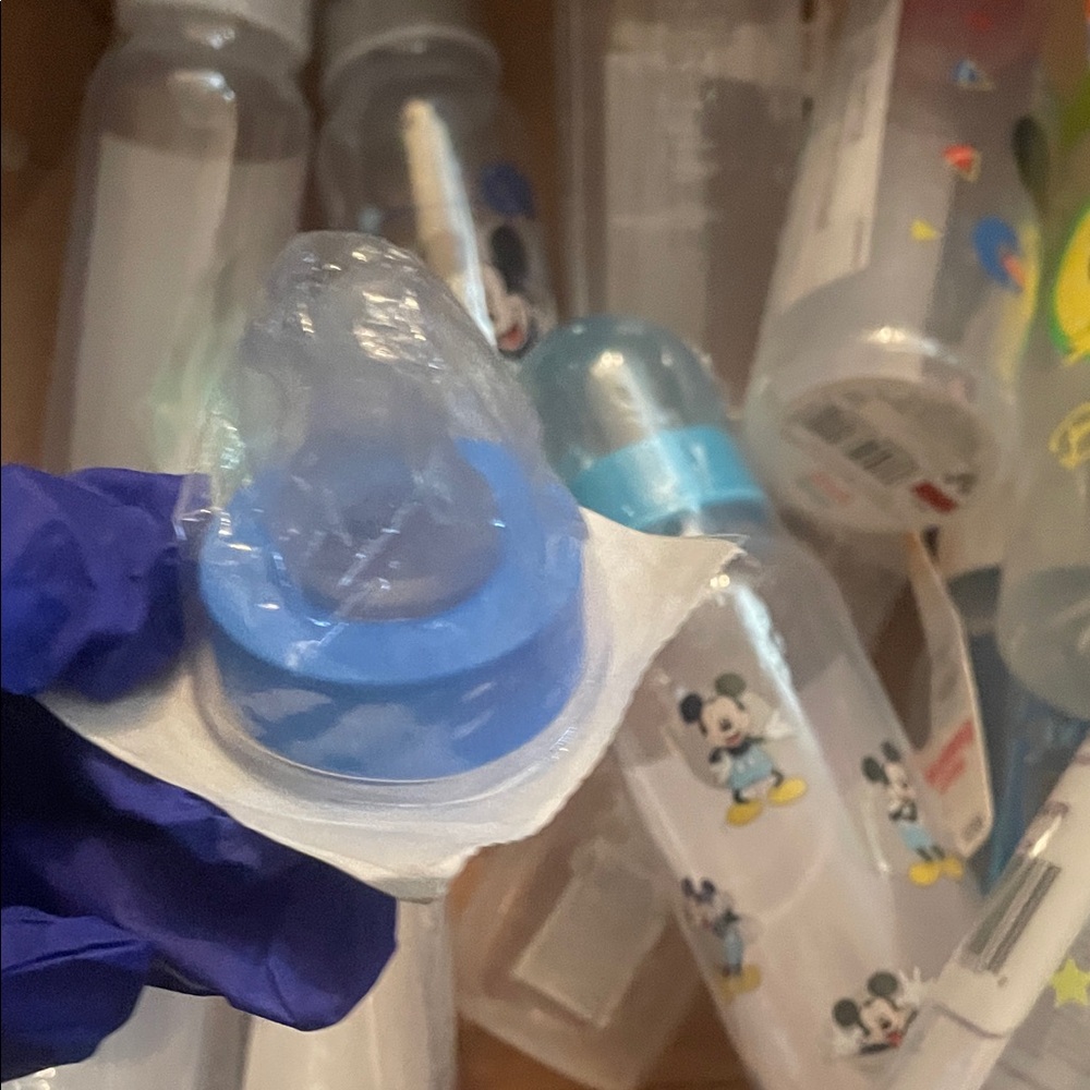 Assorted Baby Bottles and Formula - Picture 12 of 17